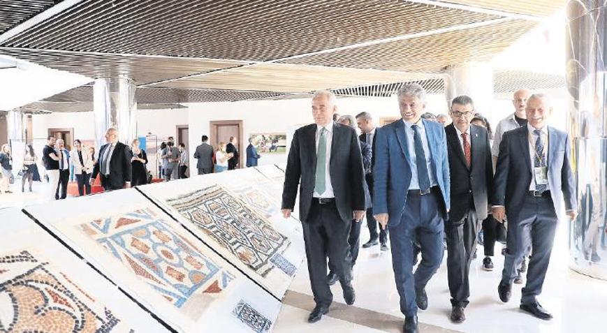 Arkeoloji dünyası Denizli’de buluştu