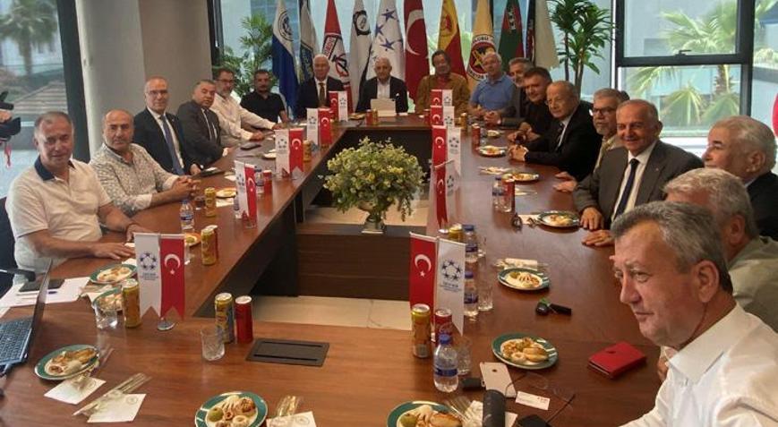 TFF Başkan adayı Büyükekşi İzmir kulüpleri ile buluştu
