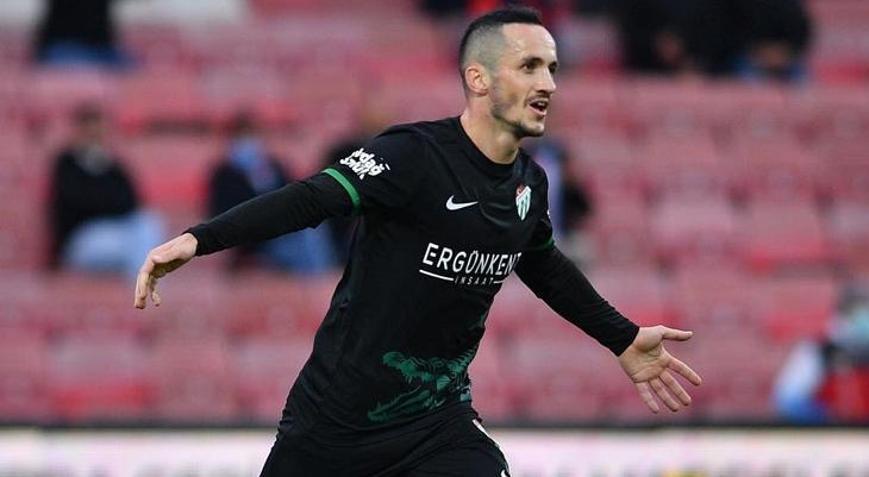 Namiq Alasgarov, Bursaspor’la olan sözleşmesini feshetti