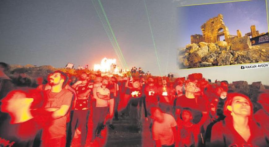 Yeryüzünün ışıkları gökyüzüne çevrildi