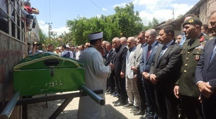 Amasya Belediye Başkanı Sarının anne acısı