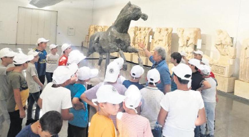 Çocuklar Afrodisias Antik Kenti’ni tanıyor