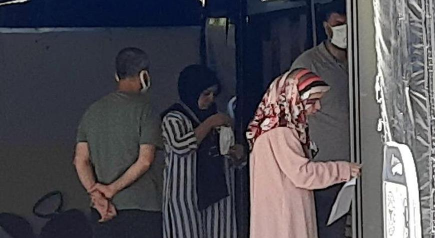 Koronavirüs testi için hastaneye gidenlerin maske umursamazlığı