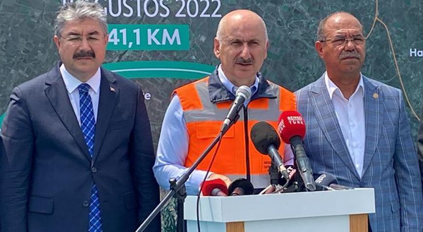 Bakan Karaismailoğlu: Avrupada kaos, Türkiye havalimanlarında konfor var