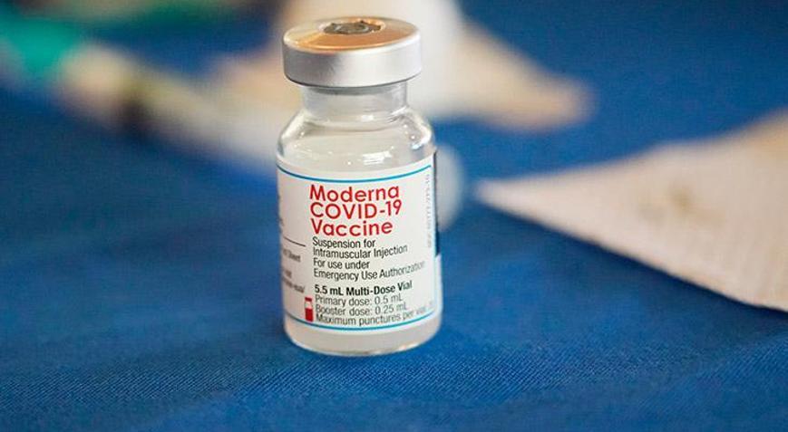 İngiltere ilk ülke oldu Modernanın Omicron varyantına karşı etkili aşıya onay