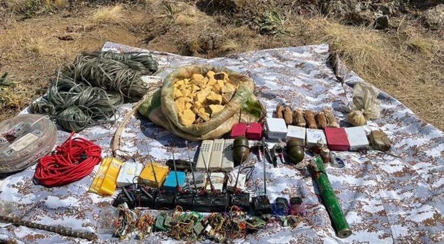 Tendürek Dağı’nda el bombası ve patlayıcı ele geçirildi