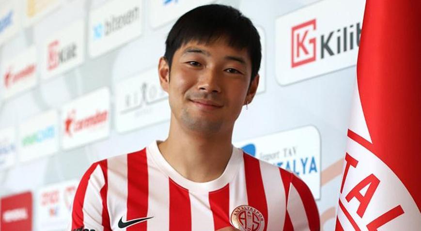 Antalyaspordan orta sahaya Japon futbolcu 2 yıllık imza
