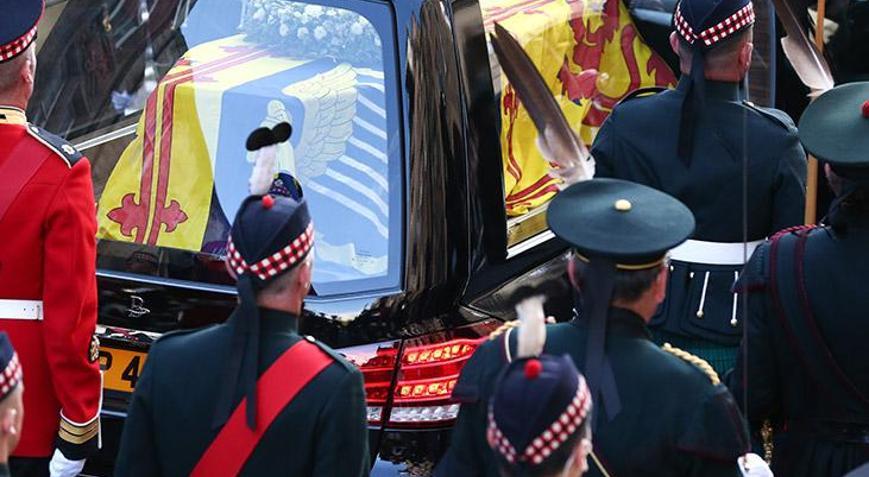 Kraliçe II. Elizabeth kurşun tabutta gömülecek İşte sebebi...