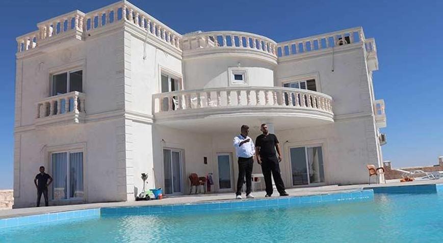 Avrupa’daki çocukları dönsün diye köyüne villa yaptırdı