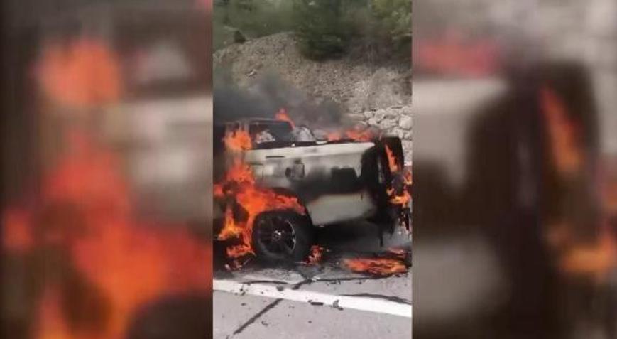 Sinopta alev alan kamyonet yandı