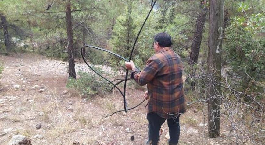 Telefon kablolarını kesen hırsızlar mahalleyi internetsiz bıraktı