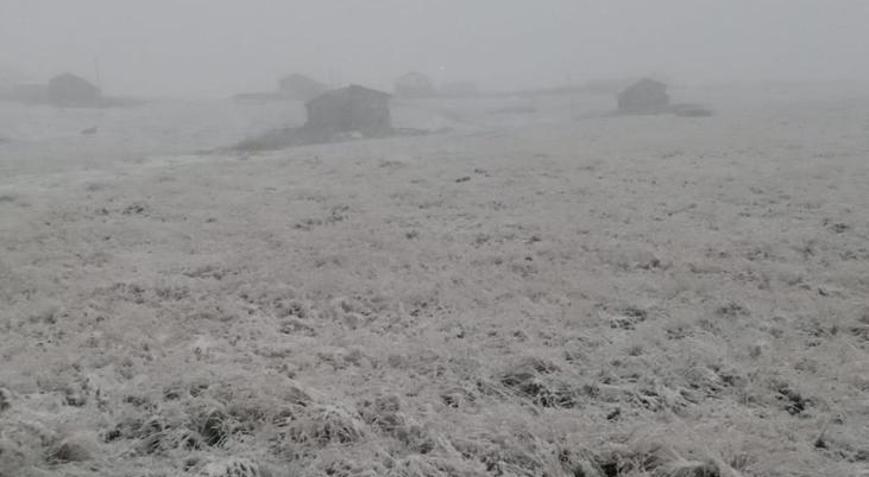 Kış erken bastırdı Mevsimin ilk karı yağdı