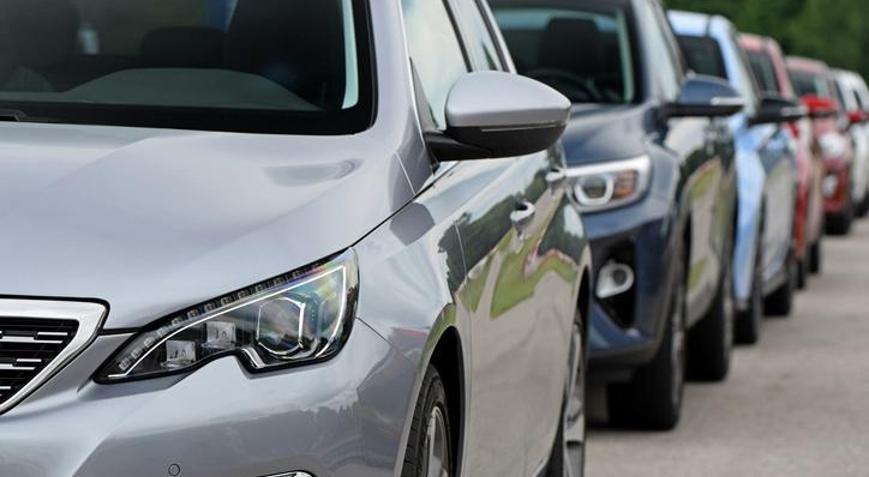 Araç alacaklar dikkat: Fiyatlar düşüşe geçti