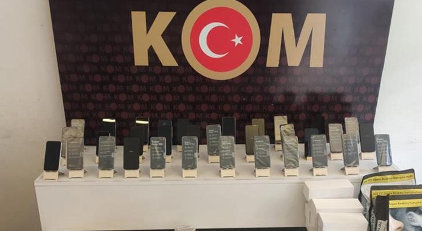 Konyada kaçak cep telefonu ve sigara satışına 3 gözaltı