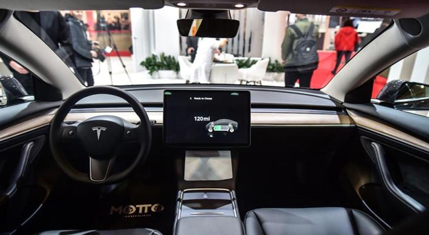 Teslanın tam otonom kazasında sürücüye adam öldürme suçlaması yapıldı