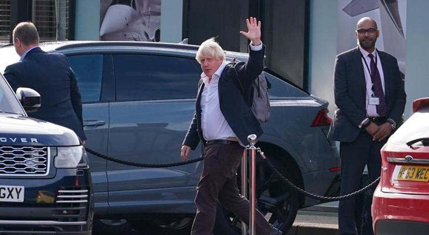 Boris Johnson tatilini yarıda kesip İngiltereye döndü Yarış başlıyor