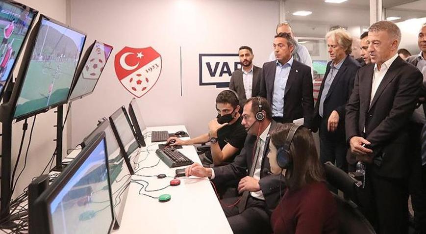 Kulüp başkanları ve teknik direktörler VAR odasında