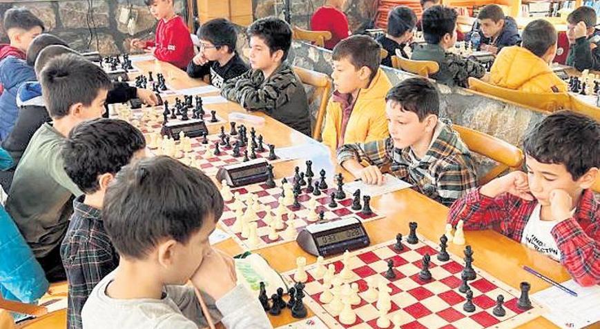 Cumhuriyet Bayramı Satranç Turnuvası şampiyonları belli oldu