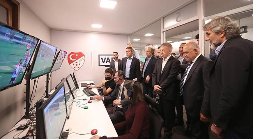 ‘Tavla oynayan hakem’