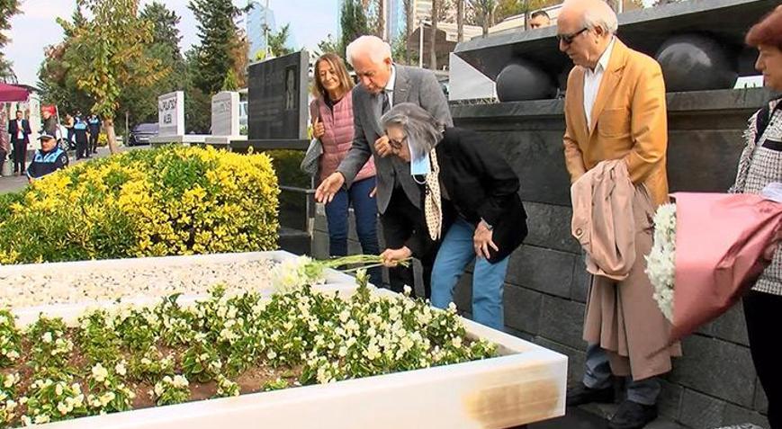 Erdal İnönü vefatının 15. yılında mezarı başında anıldı