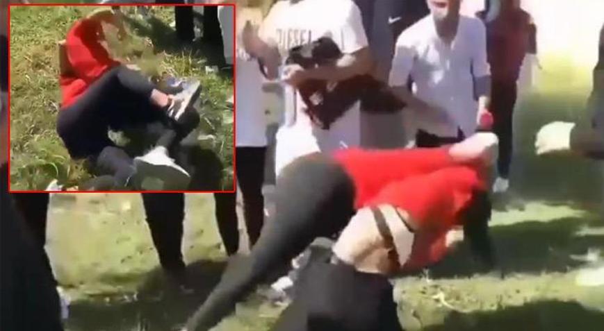 Liseli kızlar yumruk yumruğa kavga etti, arkadaşları gülerek izledi
