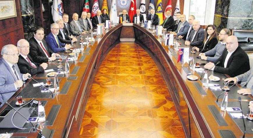 TFF yönetimi, İzmir kulüp  başkanlarıyla bir araya geldi