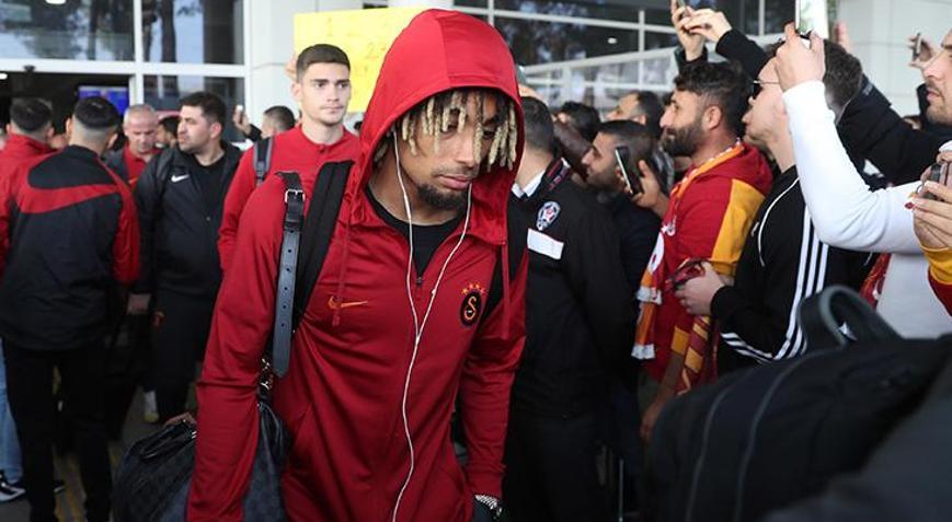 Galatasaray, Antalyada coşkuyla karşılandı