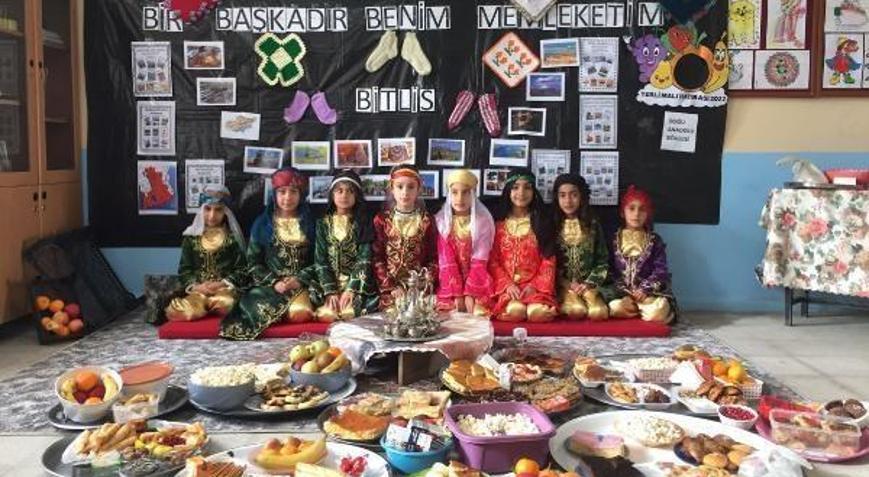 Minik öğrenciler sıra gecesiyle yerli malı haftasını kutladı
