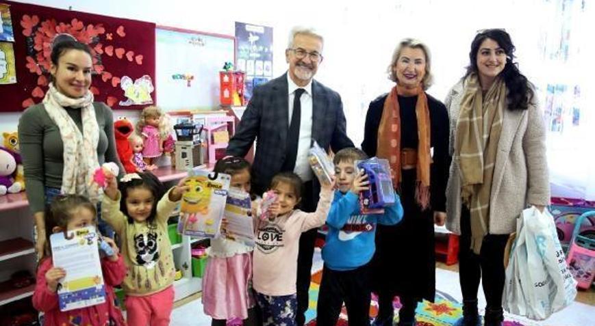 Başkan Erdem’den çocuklara yeni yıl hediyesi