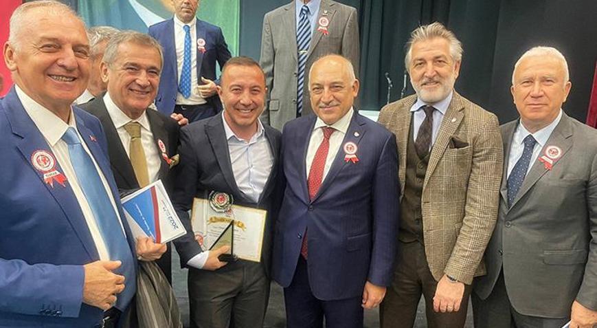 TFF Başkanı Mehmet Büyükekşi'ye İzmir'de özel ödül - Futbol - Spor Hab