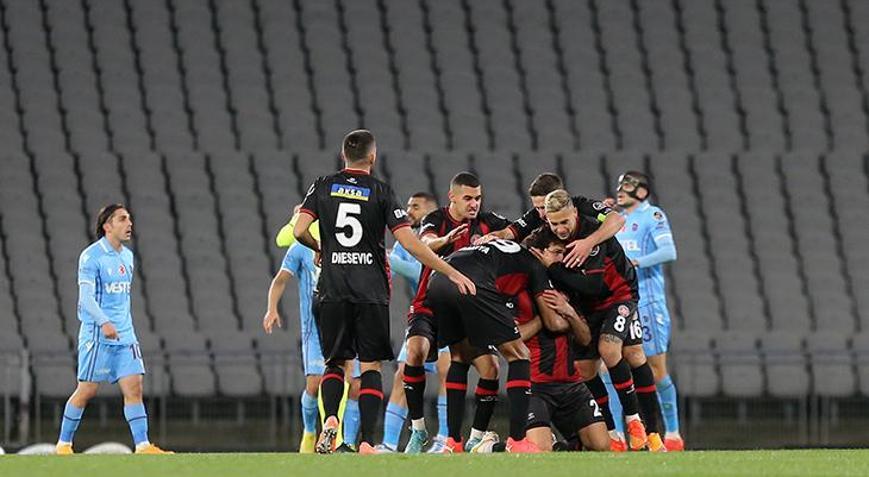 Gol yağmurunda Fatih Karagümrük, Trabzonsporu farklı geçti 2 kırmızı kart çıktı