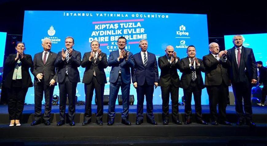 CHPli büyükşehir belediye başkanları İstanbulda törene katıldı