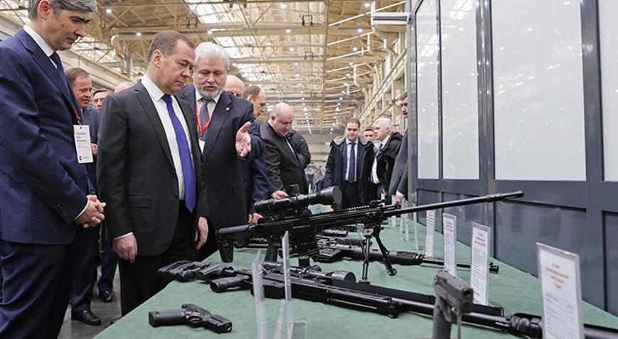 Medvedev: Ukrayna saldırırsa her türlü silahı kullanmaya hazırız