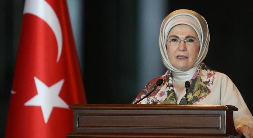 Lider eşlerinden Emine Erdoğana geçmiş olsun mesajları