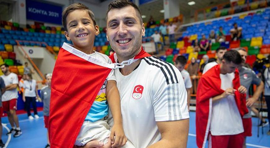 Hentbol Milli Takımı Kaptanı Cemal Kütahya ve ailesi için umutlu bekleyiş sürüyor