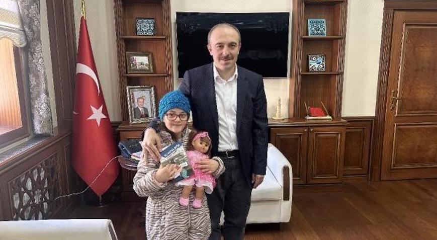 Kumbarasındaki harçlıklarını depremzedelere bağışladı