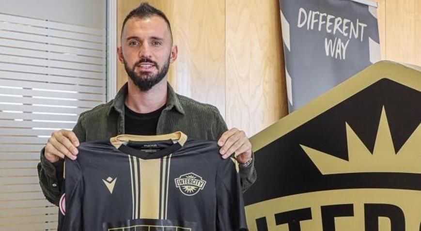 Emre Çolak’ın futbolu bırakması 1 gün sürdü