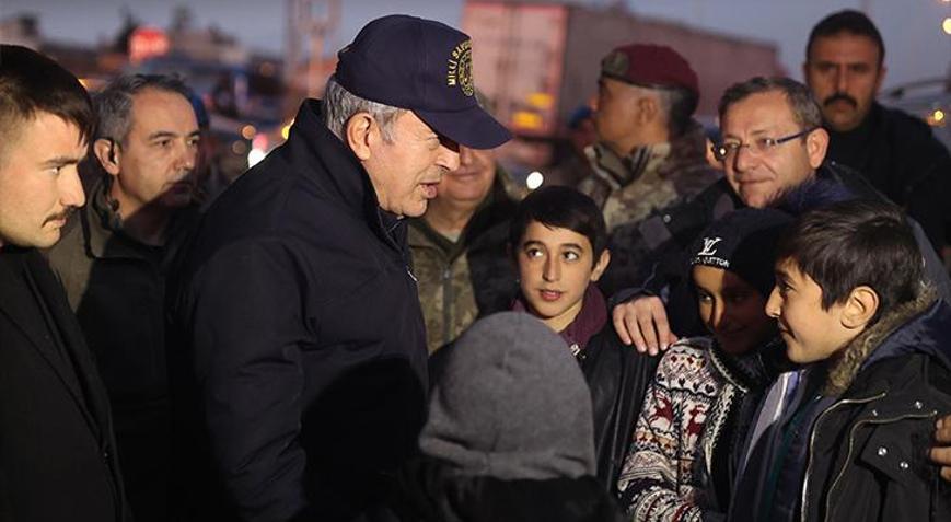 Bakan Akardan sınırlardan sığınmacı akını iddialarına sert tepki