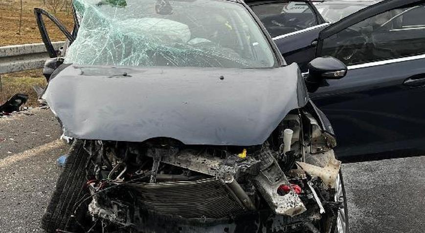 İki otomobil çarpıştı: 4 yaralı
