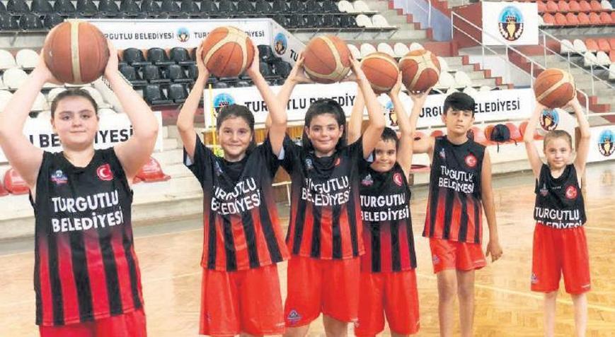 Turgutlu Belediyesi depremzede çocukları unutmadı