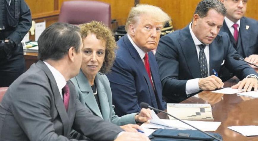 Trump sanık sandalyesinde