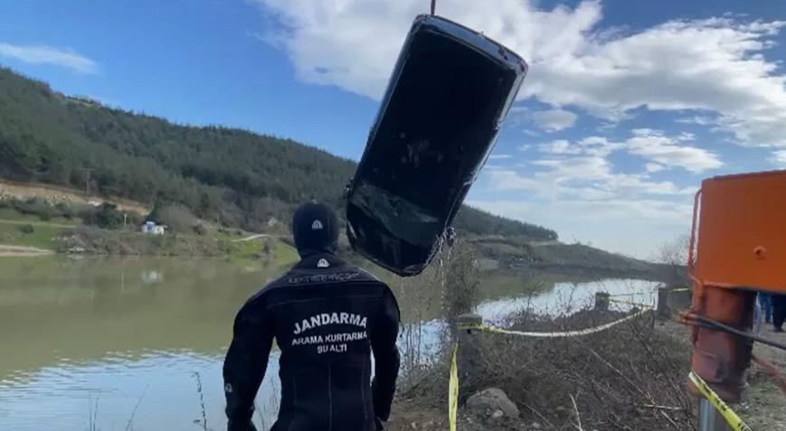 Korkunç son Gölete uçan araçtaki çift, hayatını kaybetti