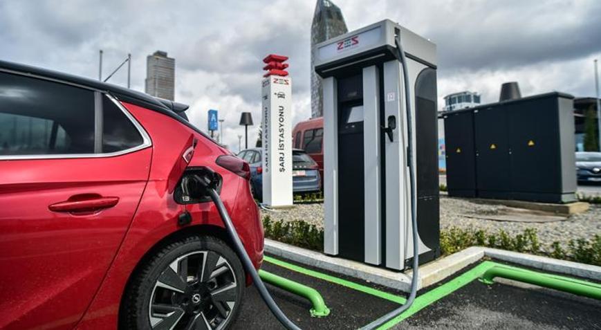 Türkiye’de elektrikli otomobile geçiş hızlandı, satışlar her ay artıyor