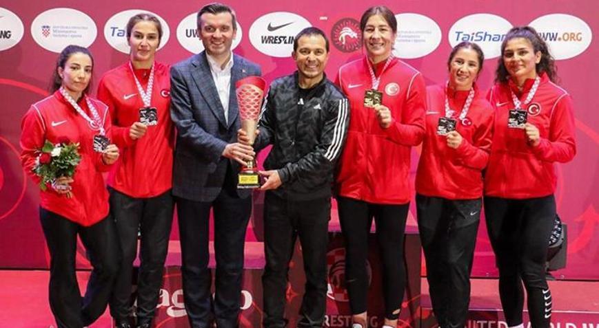 Kadın Milli Güreş Takımı Avrupa ikincisi oldu