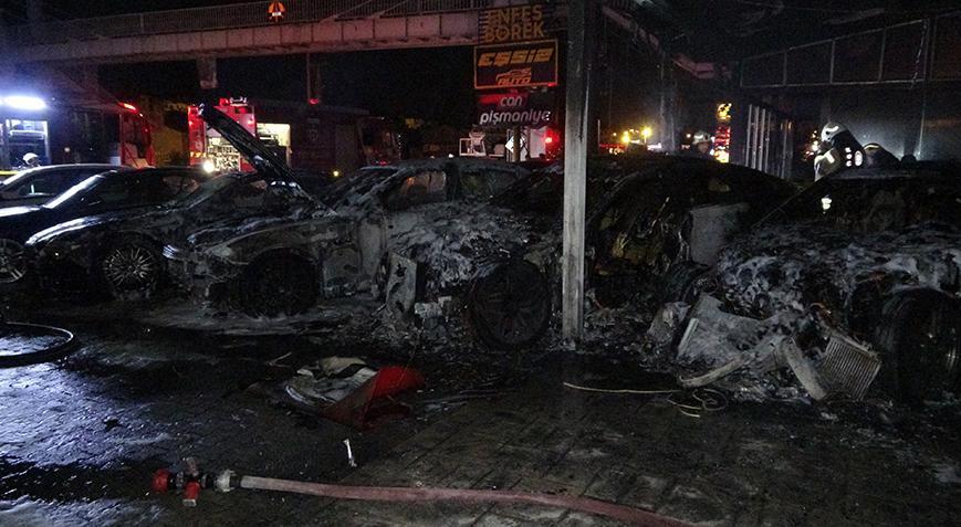 Oto galeride yangın Lüks otomobiller küle döndü