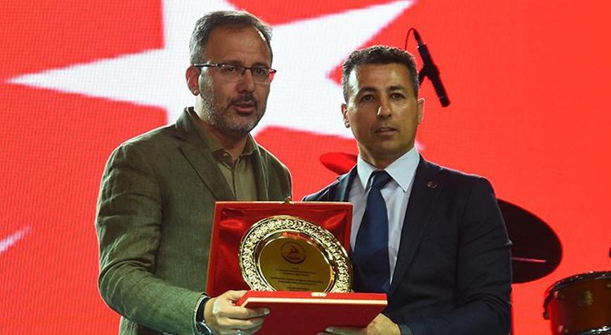 Bakan Kasapoğlu cimnastik ailesiyle buluştu