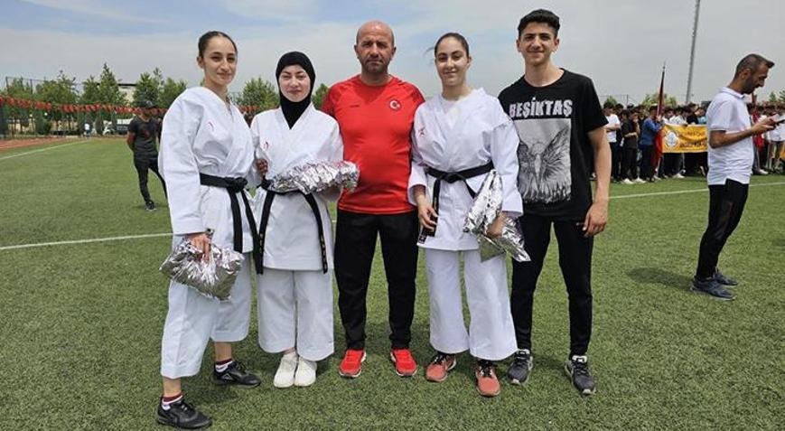 Çınar’da milli sporcular gösteri düzenledi