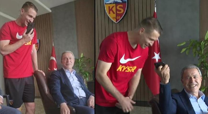 Bakan Akar, Kayserisporlu futbolcuyu Yunanistan Savunma Bakanı ile görüştürdü