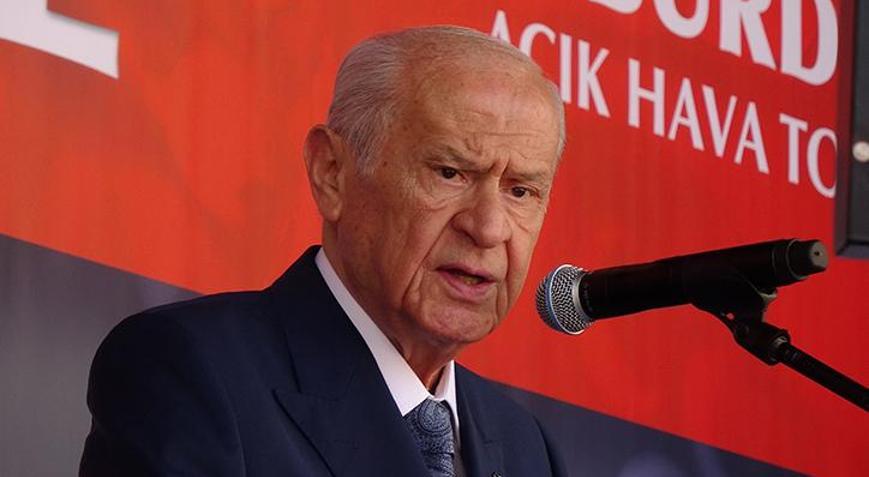 MHP deprem bölgesine yardımları kitaplaştırdı