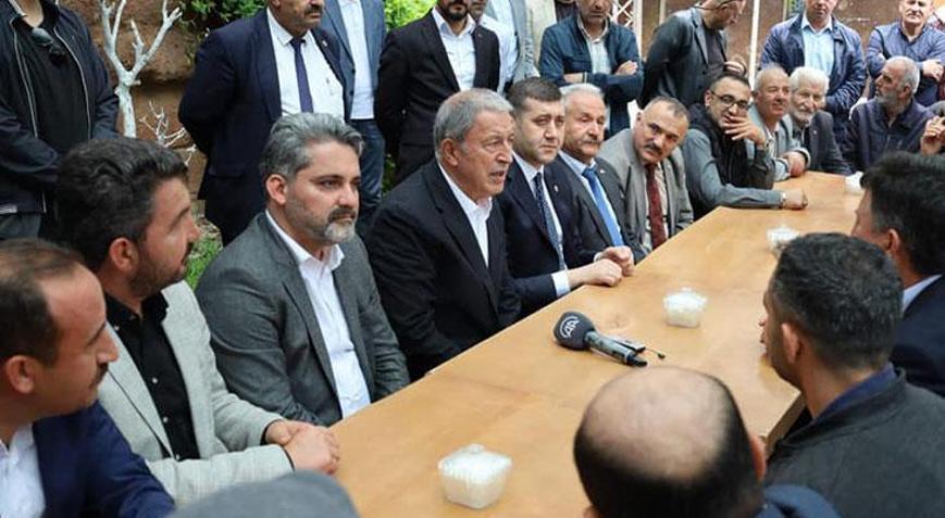 Bakan Akar: Bir anda çakma terörle mücadeleciler ortaya çıktı